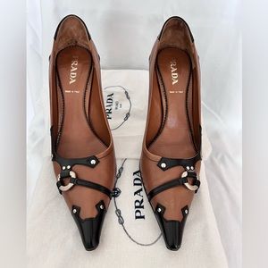 Prada size 7 saddle brown & black pumps